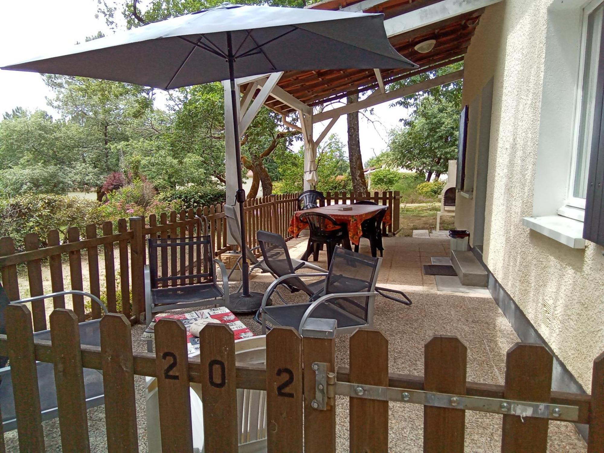 Etang Vallier Resort Brossac Exterior photo