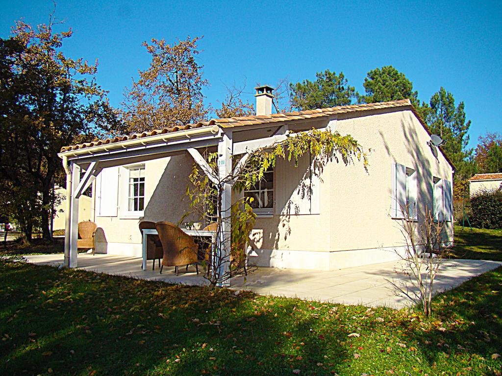 Etang Vallier Resort Brossac Room photo