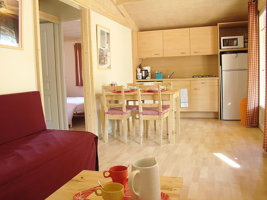 Etang Vallier Resort Brossac Room photo