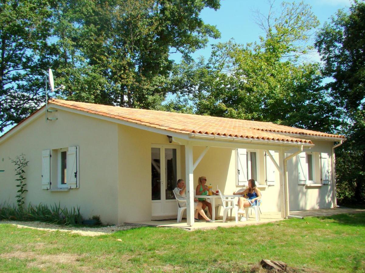 Etang Vallier Resort Brossac Exterior photo